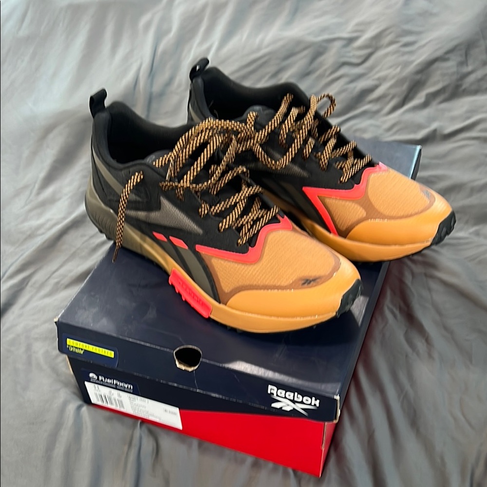 Reebok Black and Tan Lavante Trail 2